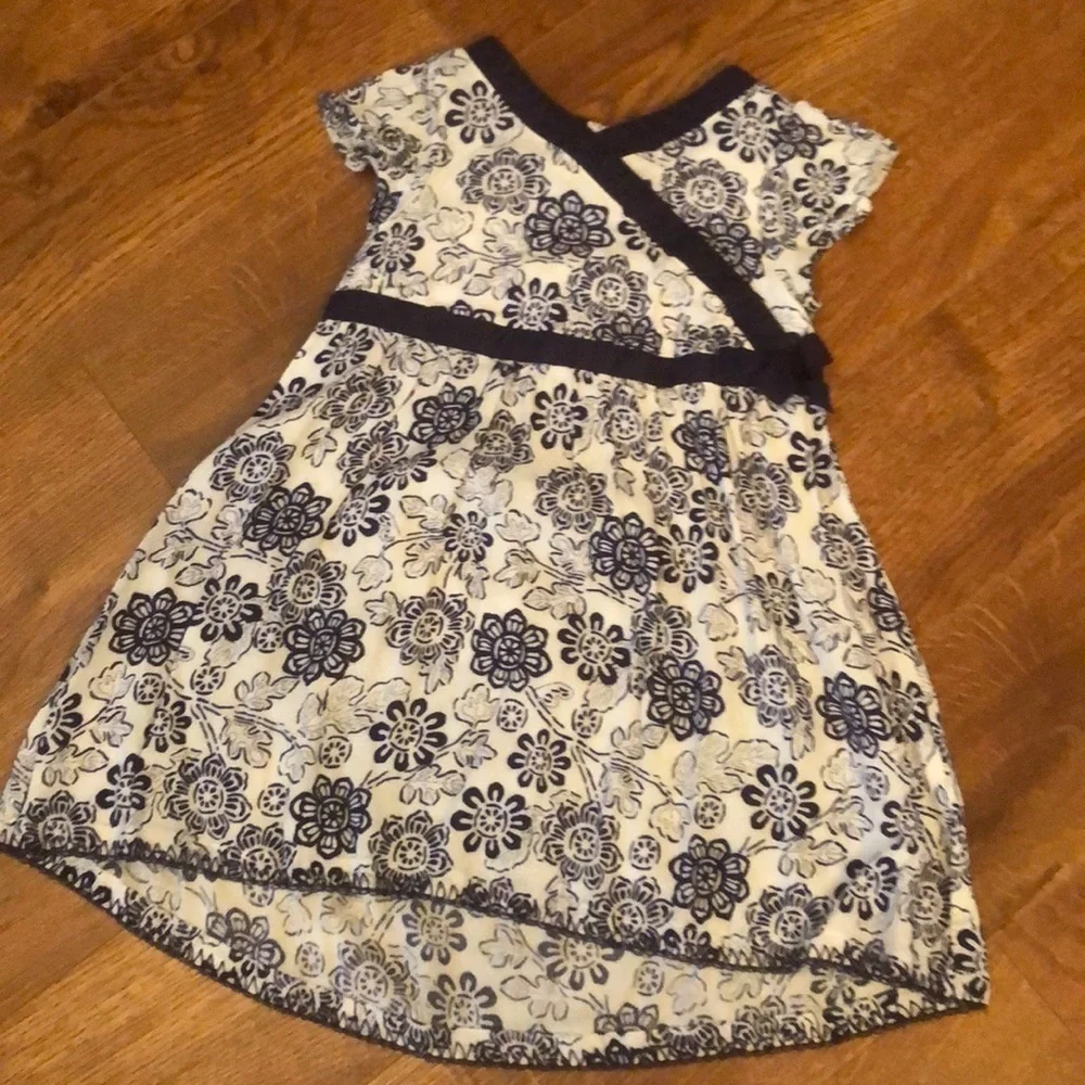 Navy and white floral print short sleeve midi dress in size 2T
